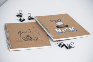 Individuell gemaltes Notizbuchcover
