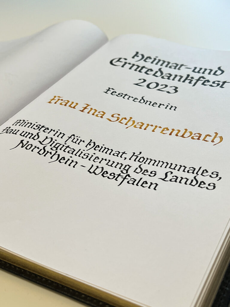 Kalligrafie Goldene Buch
