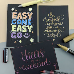 Handlettering auf schwarzem Papier